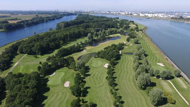The Seventh Green at Lionhead Brampton